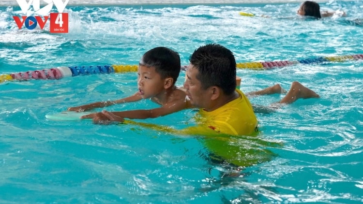 QUẢNG TRỊ: PA CHOOM BH’LUÔH ĐÁC COH NHÀ TRƯỜNG ĐOỌNG CHA GROONG HR’LÊỆNG ĐÁC HA HỌC SINH