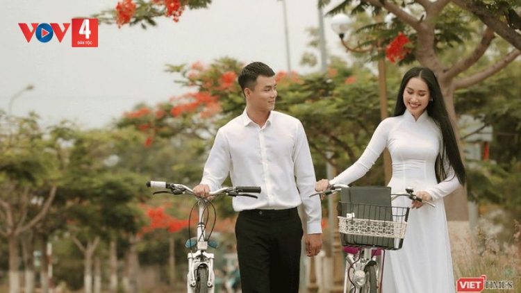 Ca khúc THỜI HOA ĐỎ 