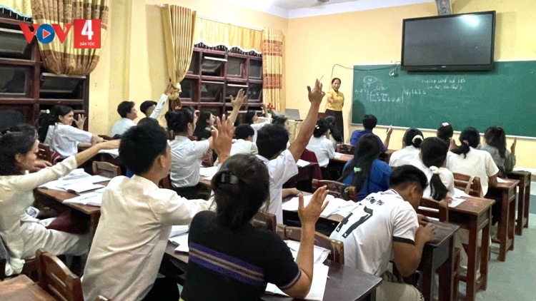 THẦY, TRÒ ZR’LỤ DA DING ĐÀ NẴNG T’BHLÂNG ÔN THI TỐT NGHIỆP THPT C’MOO 2026