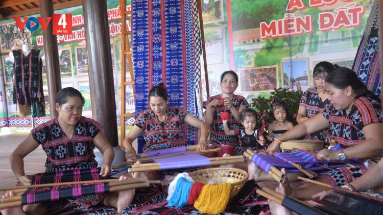 K’ĐHƠỢNG BHRỢ TAANH ZÈNG COH DA DING CA COONG A LƯỚI