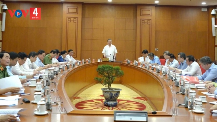TỔNG BÍ THƯ, CHỦ TỊCH NƯỚC TÔ LÂM: ACOON MA NƯIH NĂC BHA LÂNG, VĂN HÓA NĂC PR’ĐƠỢ, PHÁP LUẬT LÂNG KỶ CƯƠNG NĂC T’NỌOL MÂNG