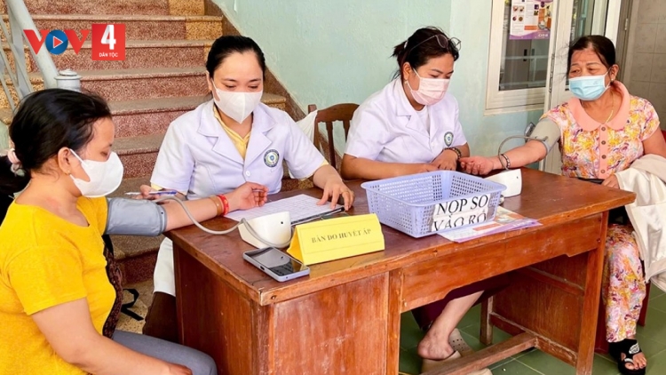 ĐÀ NẴNG: KHÁM LÊY C’RƠ K’GOOH ĐOỌNG HA APZÊNG ĐHANUÔR TING CƠNH NQ 72 ÂNG BỘ CHÍNH TRỊ