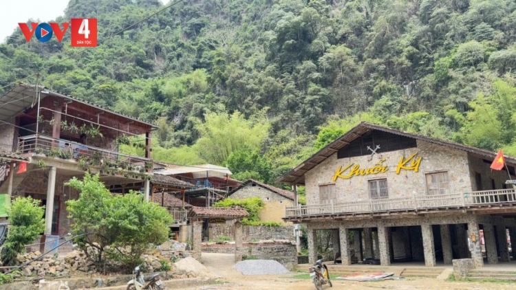 KHUỔI KY CHƯỚNG BẠI MÒN ĐÂY PJÒI CÚA BẢN HIN PHJA