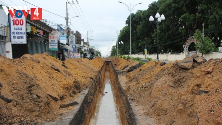 THƯỢNG TƯỚNG LÊ QUANG MINH CHA MÊỆT LÊY ĐHỊ ZR’LỤ CHÂC LÊY LIỆT SĨ COH TỈNH QUẢNG NGÃI