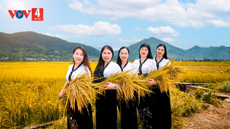 Giữ hồn điệu Khắp và tiếng Pí của người Thái Trắng nơi bản mường Phù Yên