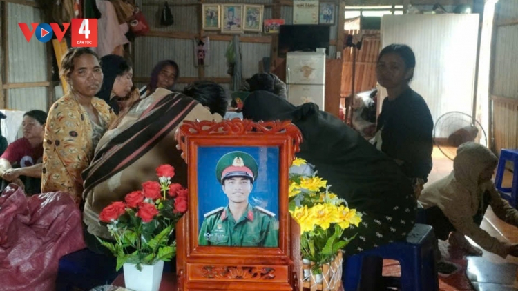 CHIẾN SĨ P’NIÊN GRƠƠ NHOOL TRÔNG DÂC BƠR CHA NẶC CRÊÊ ĐIỆN GIẬT
