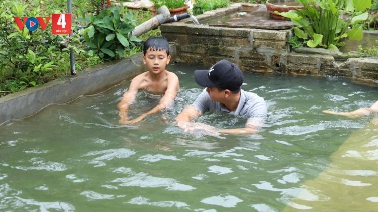 LỚP PA CHOOM BH’LUÔH ĐOỌNG K’GOOH HA P’NIÊN K’TỨI ..
