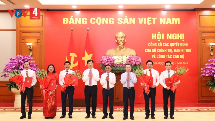 ĐỒNG CHÍ TRẦN CẨM TÚ K’ĐHƠỢNG HỘI NGHỊ XAY MOON ZẬP QUYẾT ĐỊNH ÂNG BỘ CHÍNH TRỊ, BAN BÍ THƯ ĐĂH BH’RỢ CÁN BỘ