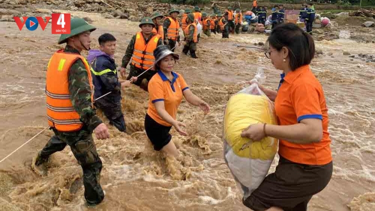 Ấm áp tình người sau lũ dữ ở Mường Than