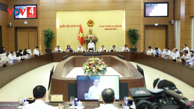 TƠỢP BHRỢ PR’HỌP G’LUH PUÔN ÂNG ỦY BAN THƯỜNG VỤ QUỐC HỘI