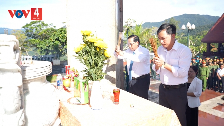 CHR’VAL AVƯƠNG LÂNG TÂY GIANG ĐƠC PÔ, NẮT HƯƠNG HAY TƯỚC APÊÊ ANH HÙNG LIỆT SĨ