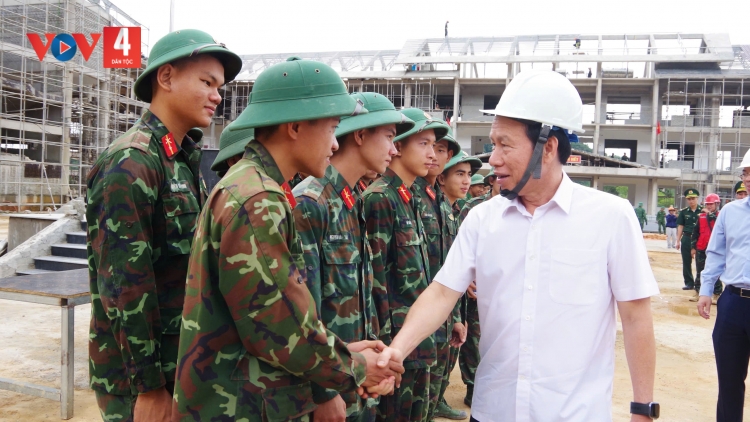 PHÓ THỦ TƯỚNG LÊ TIẾN CHÂU CH’MÊỆT LÊY ĐHR’NĂNG BHRỢ BƠR DỰ ÁN TRƯỜNG NỘI TRÚ ĐHỊ A LƯỚI