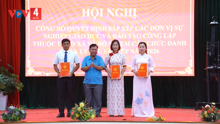 CHR’VAL ĐÔNG GIANG (ĐÀ NẴNG): PA ZƯM APÊÊ TRƯỜNG HỌC LÂNG RA PẶ CÁN BỘ K’ĐHƠỢNG LÊY
