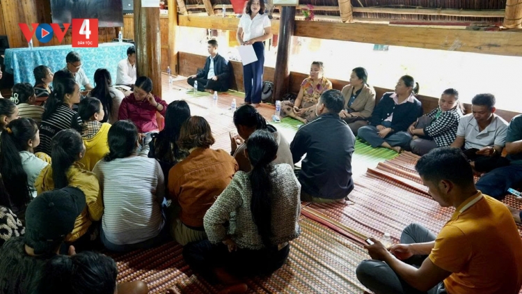 CHR’VAL A VƯƠNG T’PÂH HỌC SINH MOỌT HỌC TRƯỜNG NỘI TRÚ BƠR CẤP
