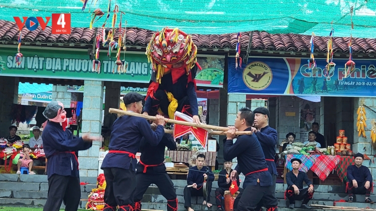 Vui Tết Độc lập tại "Ngôi nhà chung"
