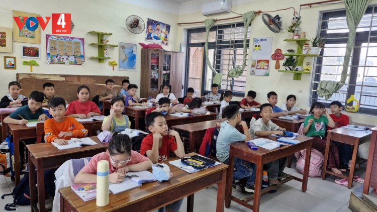 BÂC HỌC SINH, SINH VIÊN BƠƠN QUỸ BẢO HIỂM Y TẾ ....