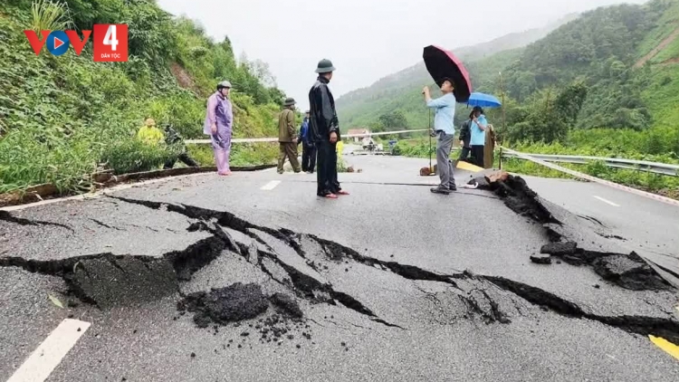 BOO TUH XANG ĐHÍ A’MUÔT SỐ 4: 3 CHA NẶC CHÊÊT, LÂH 32.900HA HA ROO CHR’NOH MA HƯ ZƠCH