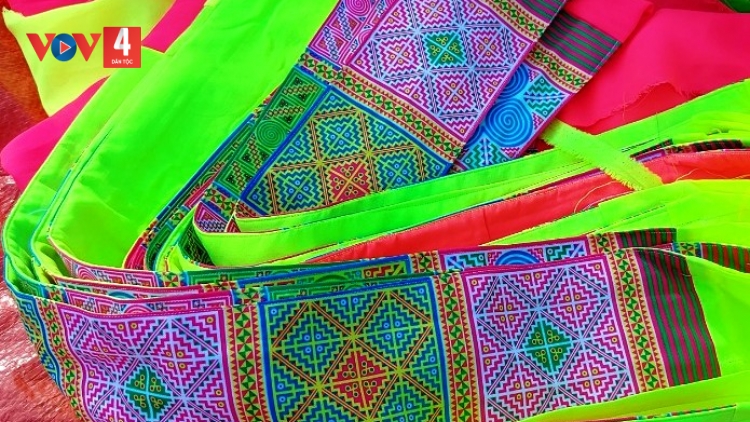 A MOÓ ÍA K’RONG ZƯ LÊY VĂN HÓA MA NƯIH MÔNG TƠỢ BH’RỢ IH XA NẬP ACOON COH