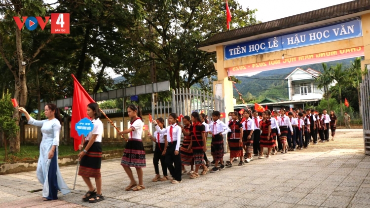 HUẾ RA PẶ TRƯỜNG LỚP, ZƯ NHÂM MÂNG BH’RỢ HỌC