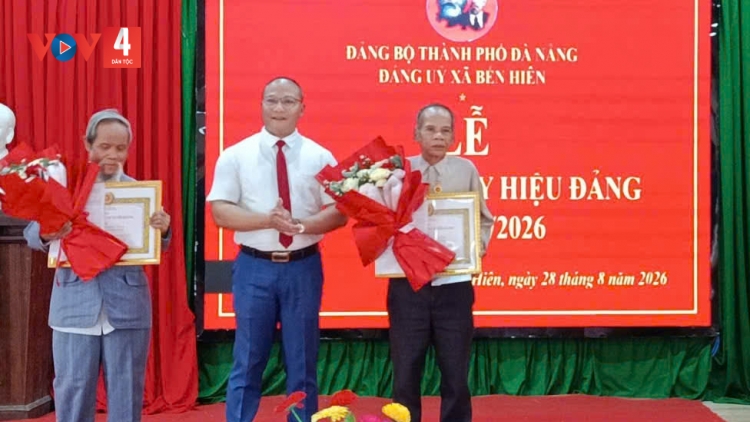 ĐẢNG UỶ CHR’VAL BẾN HIÊN CHER HUY HIỆU ĐẢNG G’LUH 2/9