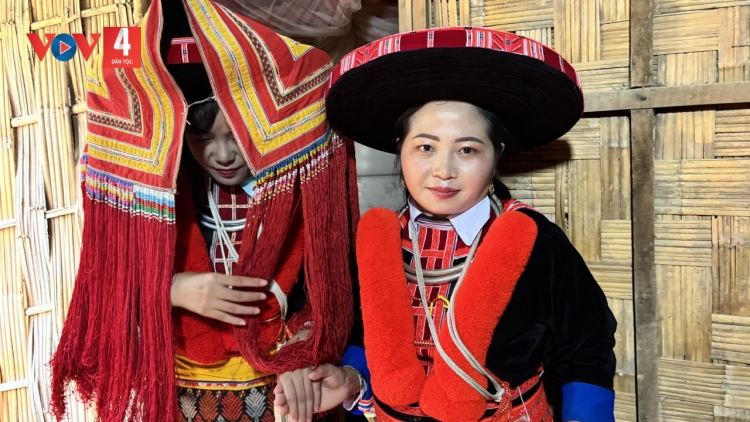 Của hồi môn làm dâu và quan niệm vẹn đôi của người Dao Đỏ