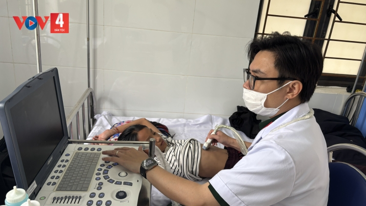 Đưa y tế về thôn bản nơi biên giới