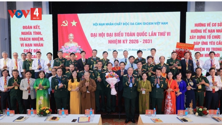 TRUNG TƯỚNG NGUYỄN HỮU CHÍNH BHRỢ CỚ CHỦ TỊCH HỘI APÊÊ CHẤT ĐỘC DA CAM/DIOXIN VIỆT NAM