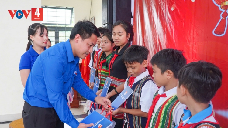 Trao quà Trung thu đến học sinh vùng núi Đà Nẵng