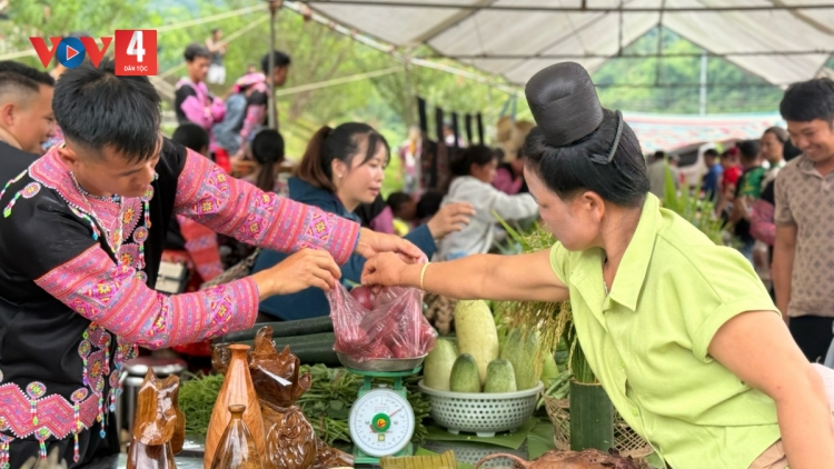 CHỢ PHIÊN MƯỜNG LỰM, “ZR’LỤ K’TIÊC CĂH CHOOM HA VIL” ..