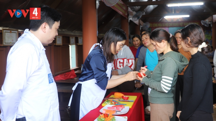 Mở nhiều lớp đào tạo nghề ngắn hạn cho người dân tộc thiểu số tại Đắk Lắk