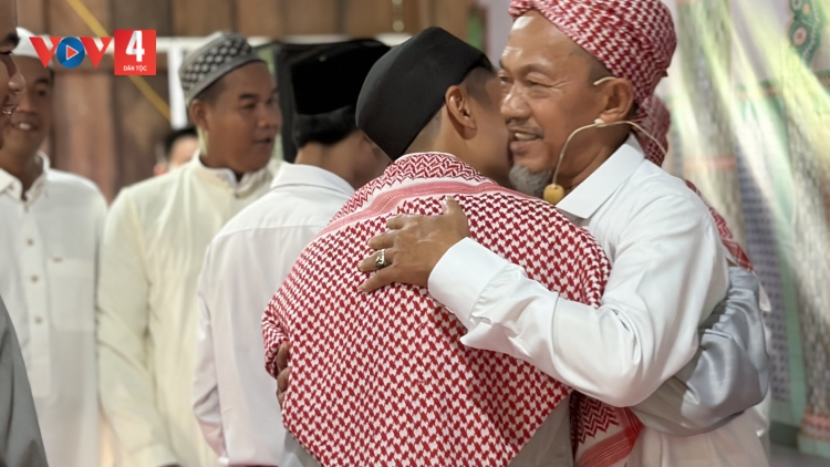 Tết Raya yêu thương của đồng bào Chăm Islam An Giang