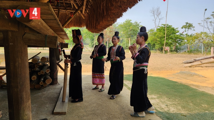 Au Eo - Điệu múa ngày mùa của người Khơ Mú