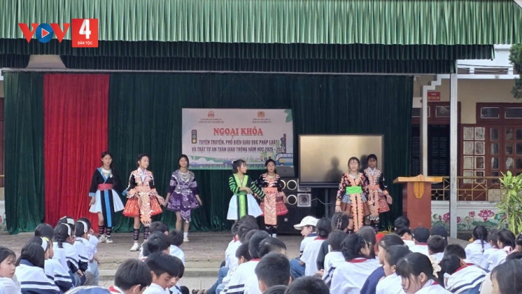 Học sinh vùng cao ít dùng tiếng mẹ đẻ trong giao tiếp