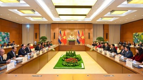 Kơdră Kuôk hô̆i Vương Đình Huệ pơma đam hăm Kơdră Thươ̆ng viê̆n teh đak Campuchia  