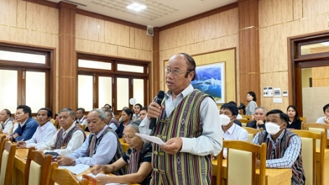 Ta ơơi pa chô bấc xa nay ta mooh âng apêê vêy bâc ngai chăp