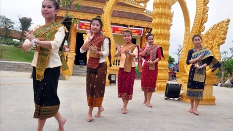 Zư đơc, pa dưr chr’năp nghệ thuật máu Rom Vong âng ma nưih Khmer