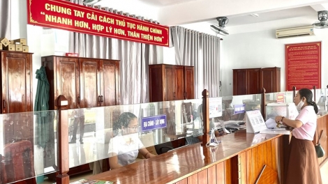 Quảng Nam: Bhrợ quy chế pa bhrợ âng cán bộ bha lâng ch’mêệt lêy bha ar bha tơ hành chính