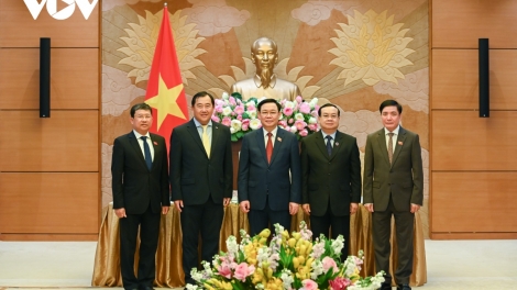 Chủ tịch Quốc hội hơnh déh Chủ nhiệm Ủy ban đối ngoại Quốc hội Lào, Campuchia