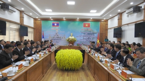 Càr Kon Tum mờ càr Attapư (lơgar Lào) kĭ sră sơlơ tơnguh lơh broă bal bơtàu tơnguh bal