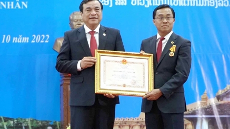 T’cooh xa nay tỉnh Quảng Nam pâh mít tinh haanh deh 60 c’moo bhrợ t’vaih zr’ziêng Lào- Việt Nam đhị Sê Kông