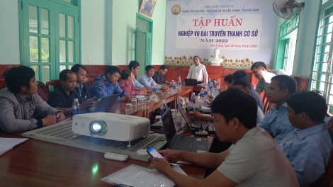 Nam Giang: Pa choom bh’rợ truyền thanh cơ sở c’moo 2022