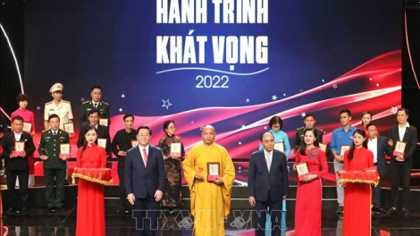 Chủ tịch nước Nguyễn Xuân Phúc pấh xa nay bh’rợ “Hồ Chí Minh-Hành trình khát vọng 2022”