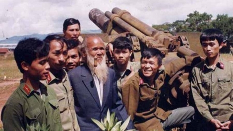 Vận động buôn làng đánh giặc