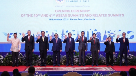 Pơgơ̆r blŭng a Hop akŏm Kơdră kơpal ASEAN ‘măng mă 40, 41
