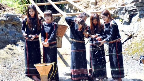 Hdơr knga kơ Awa Hồ 