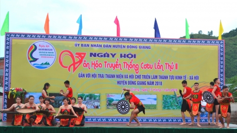 Xa nay t’ruíh ooy manyứih cán bộ văn hoá k’coong ch’ngai