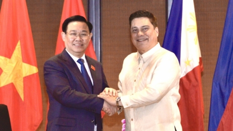 Ơi Vương Đình Huệ bơkơtuai hăng Khua gơnong dlông pơ ala mơnuih ƀôn sang Philippines