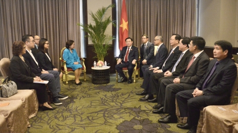 Khua git gai pơ ala mơnuih ƀôn sang dêh čar tŭ jum Khua group pơđĭ kyar phara kual Clark