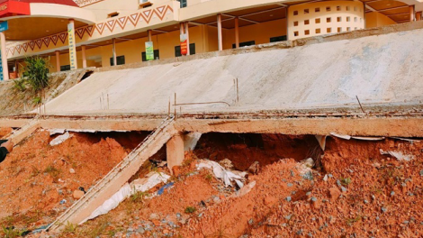 Sân vận động chr’hoong t’mêê t’moót đươi nắc ơy lứch ma hư zớch