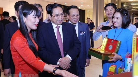  Khua knŭk kna Phạm Minh Chính nao ti knăm hưn mdah mnơ̆ng djăp ênoh čuăn anăn knăl ala čar Việt Nam tal 8, thŭn 2022 